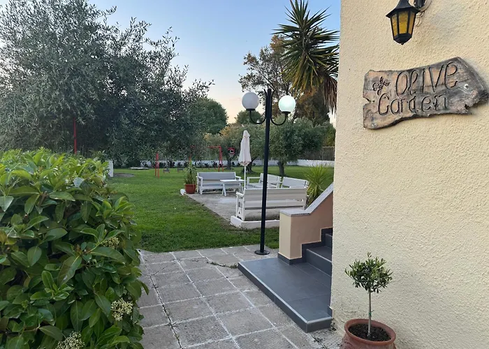 Olive Garden Studios & Apartments