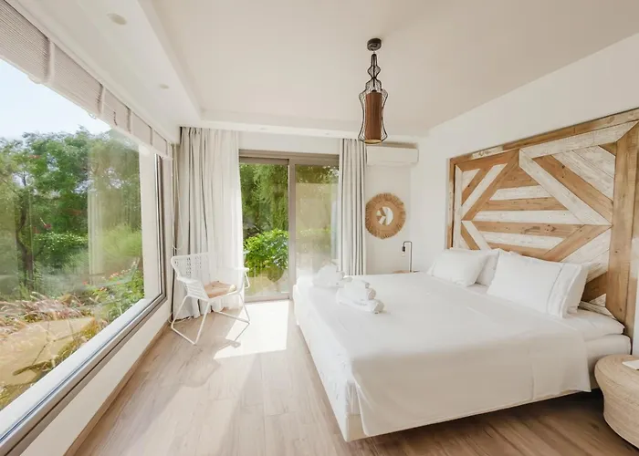 Golden Bay Suites & Maisonettes