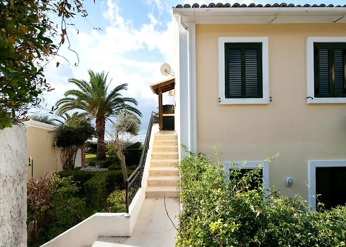 Aphrodite - Beachfront House - Recently Renovated